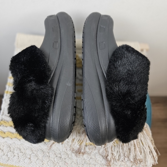 Crocs Furever Black Crush Classic Faux Fur Clog Mules Shoes M8 W10 - Picture 9 of 12